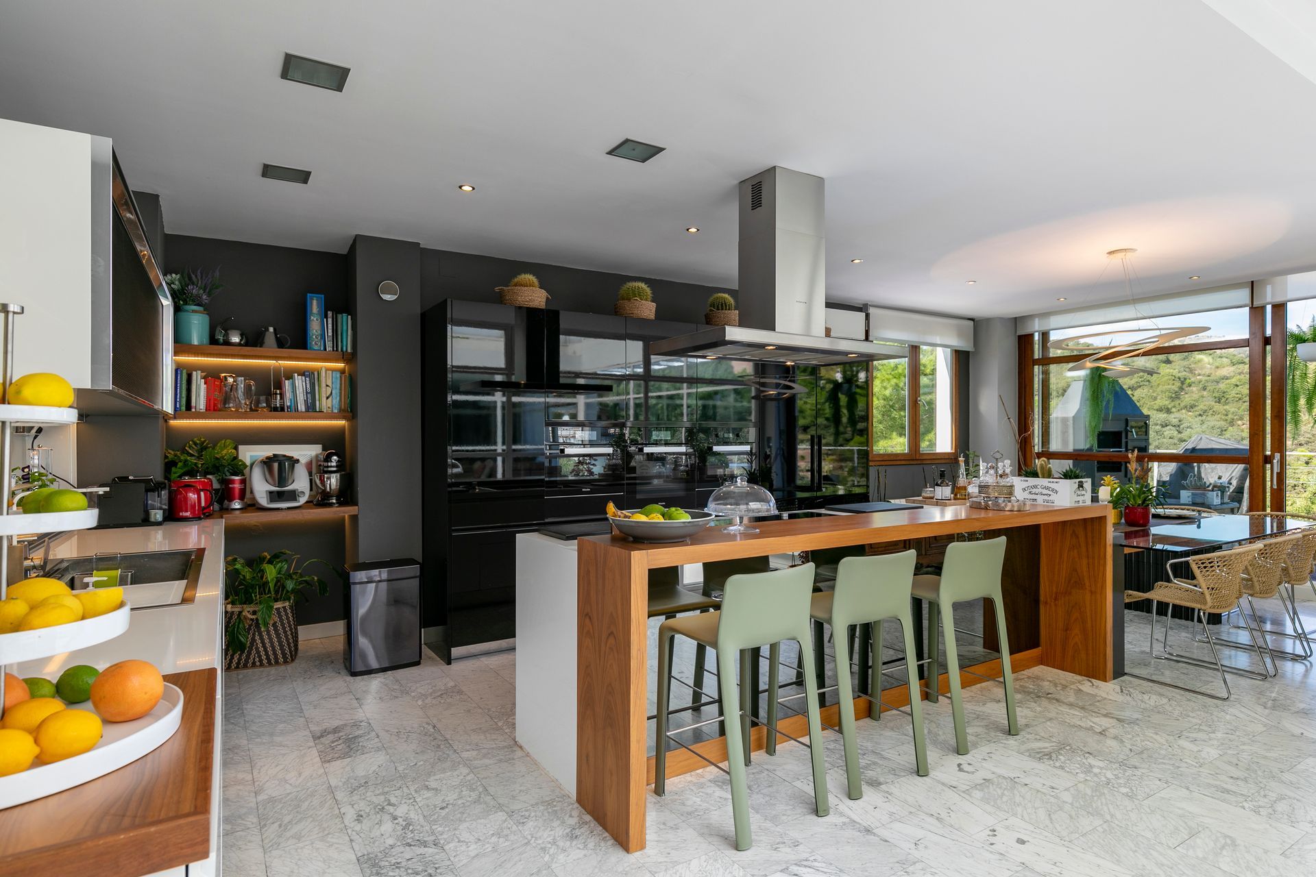 Piso reformado en molino de la hoz madrid con un estilo moderno y natural