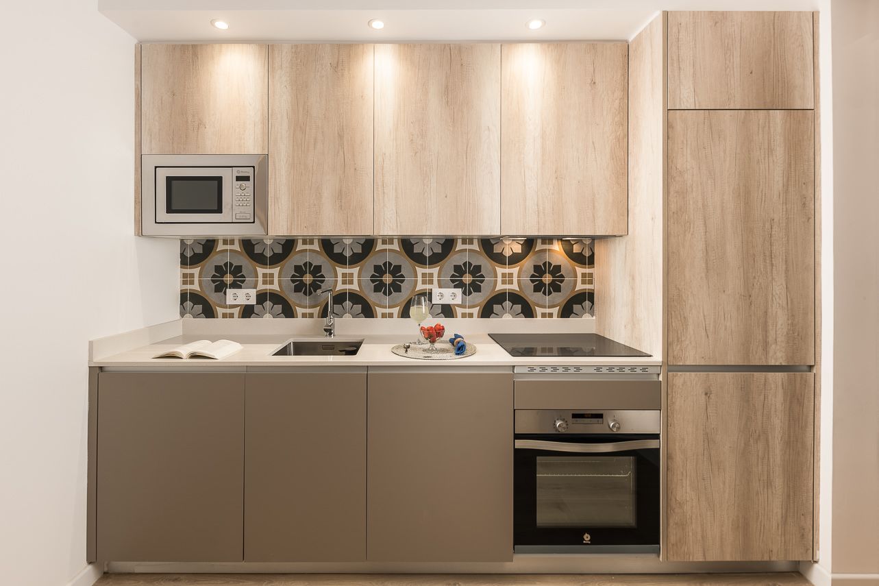 Reforma parcial en piso turístico en Barrio de Las Letras, estilo minimalista y moderno.