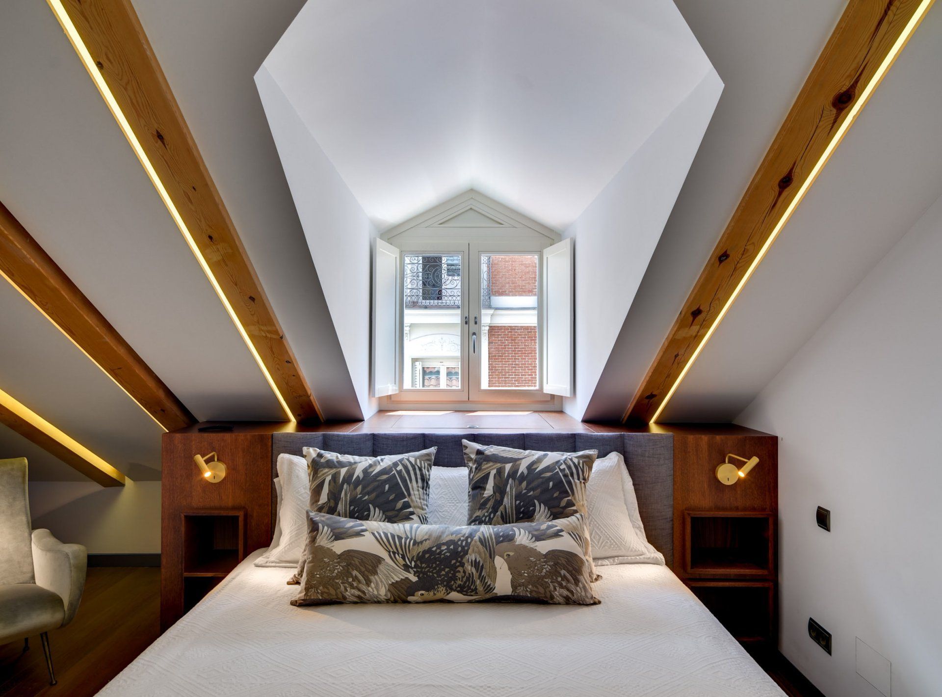 Interiorismo en piso duplex, Calle Fernando VI Madrid. Materiales naturales y mármol negro.