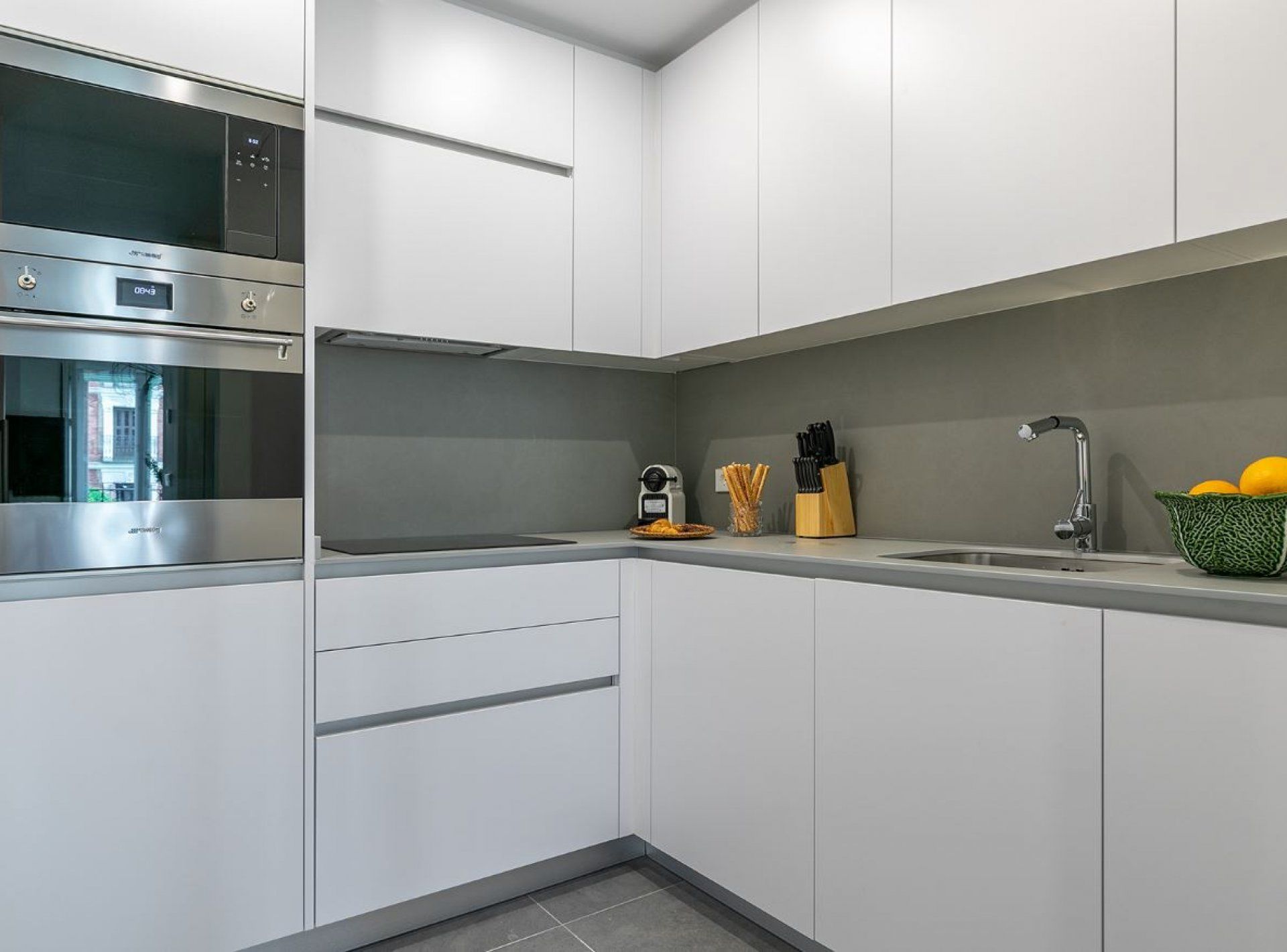 Interiorismo de vivienda de lujo en barrio de salamanca madrid, estilo elegante