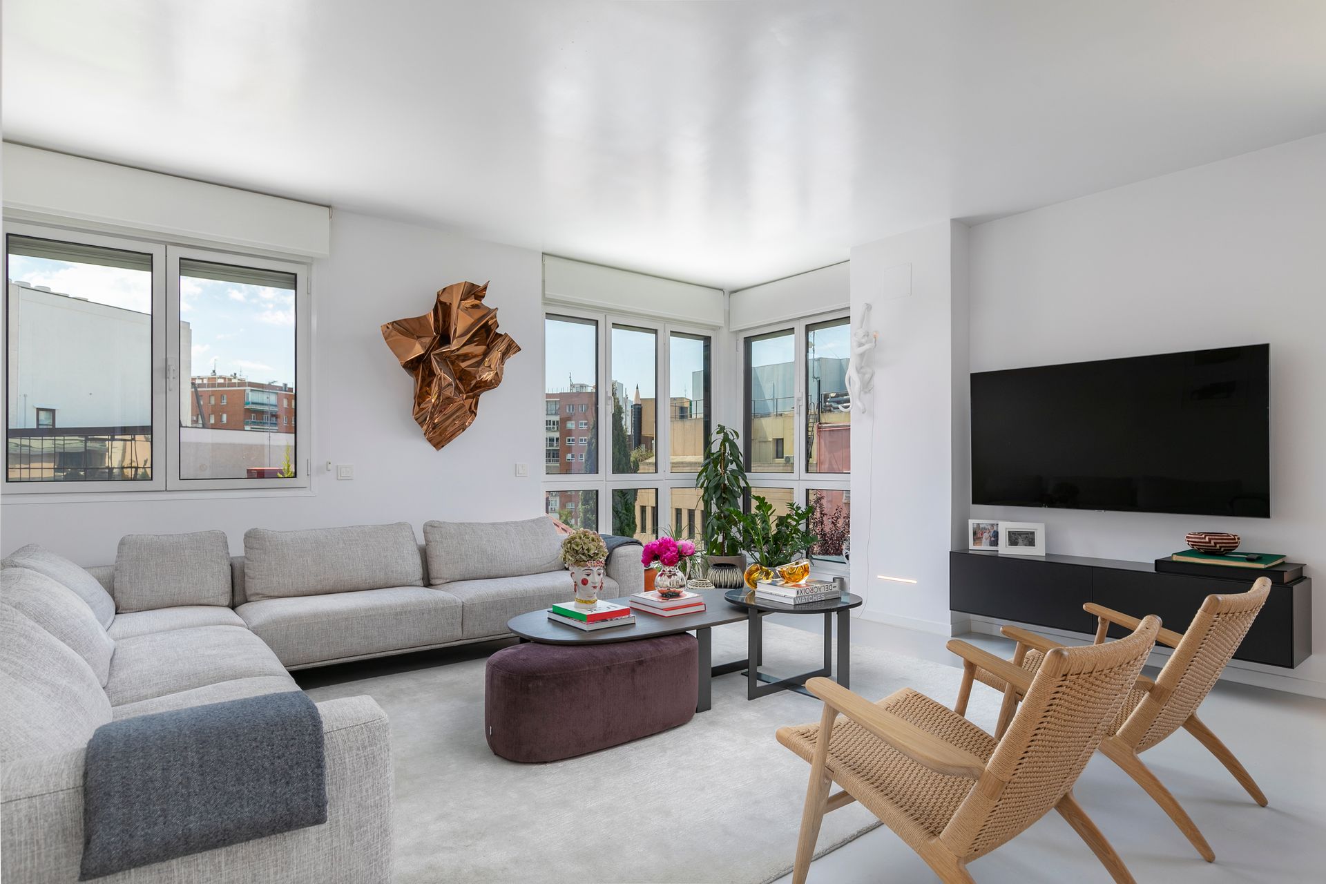 Piso reformado en calle duque de sevilla madrid en tonos neutros y luz natural