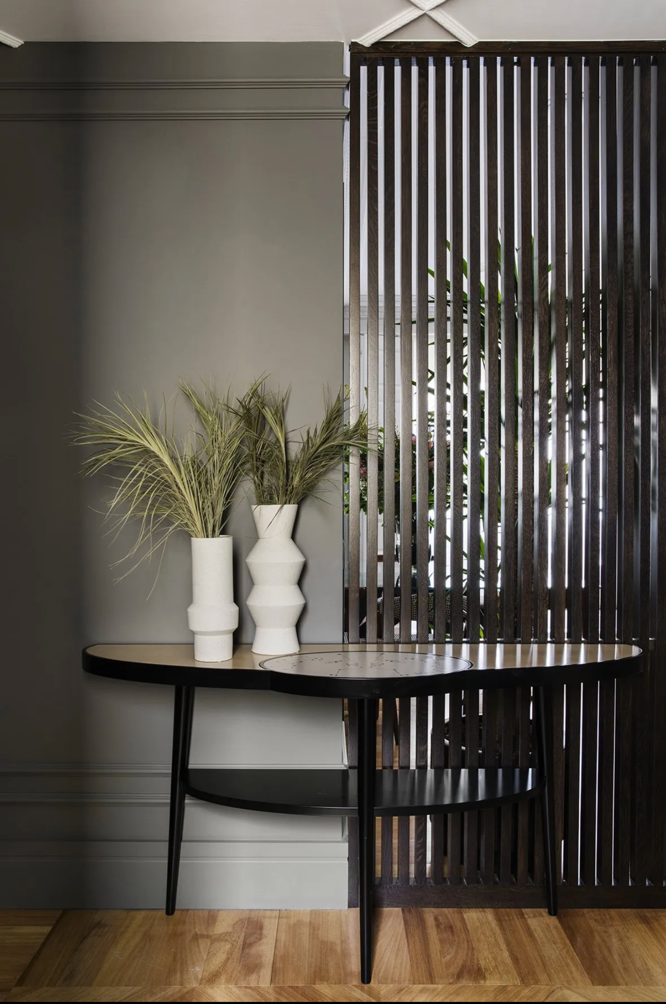 Piso reformado en príncipe de vergara madrid, en tonos naturales como café, verde, azul