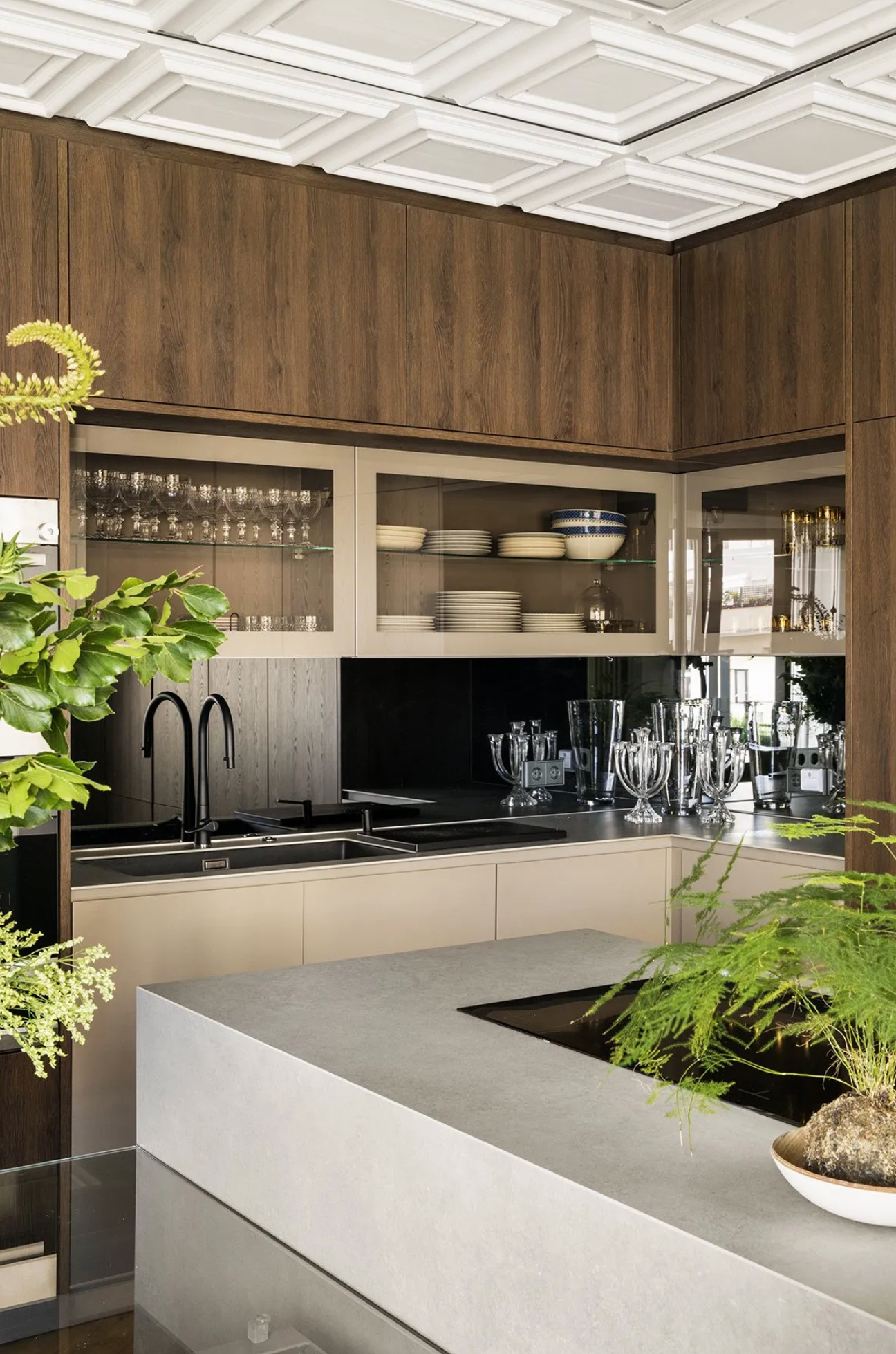 Piso reformado en príncipe de vergara madrid, en tonos naturales como café, verde, azul