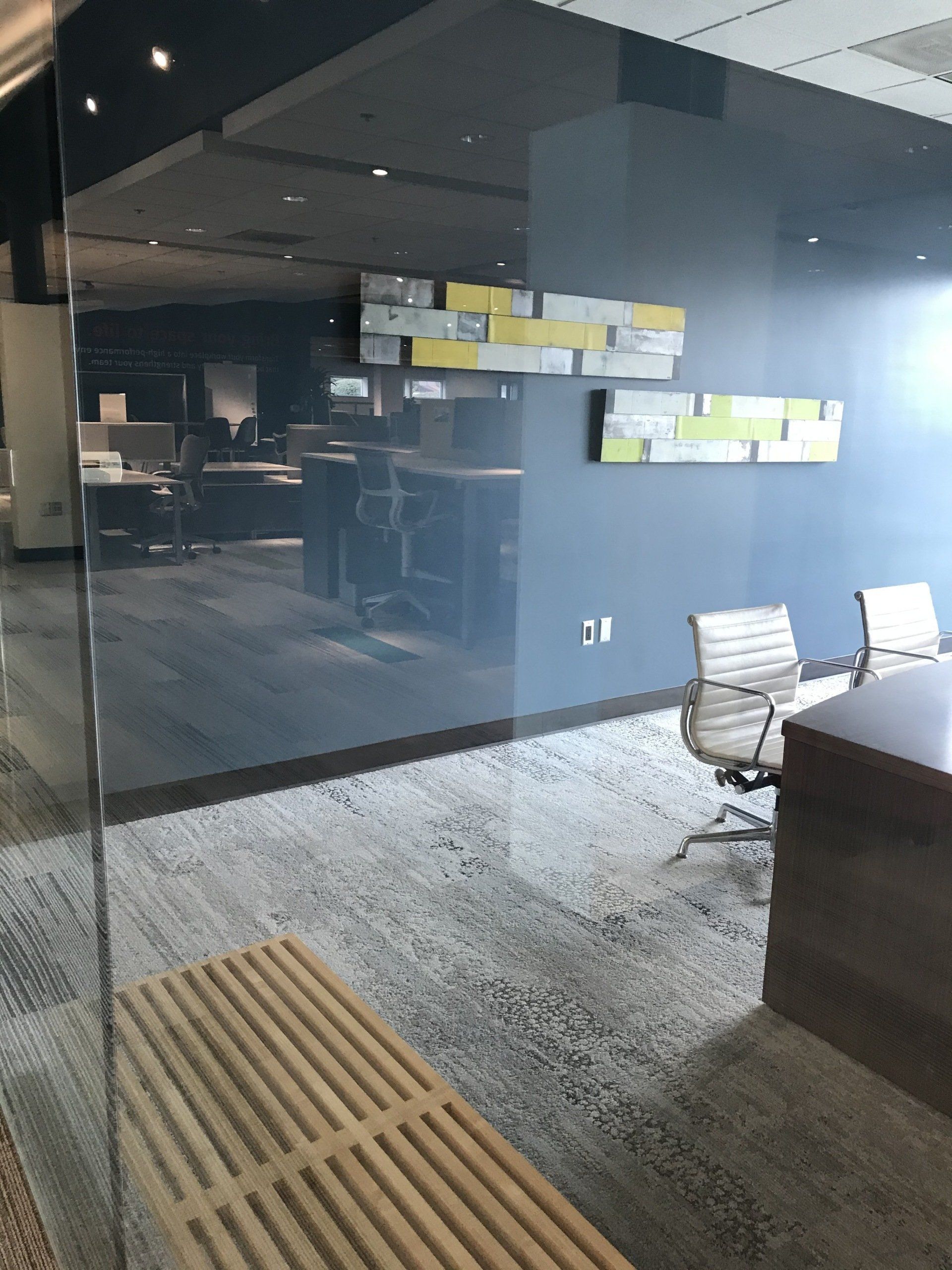 A room with chairs and a desk with the number 34 on the wall