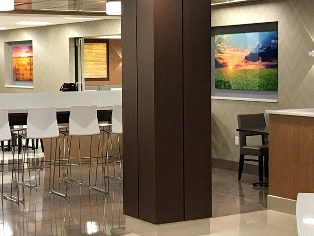 A room with a pillar and a painting on the wall