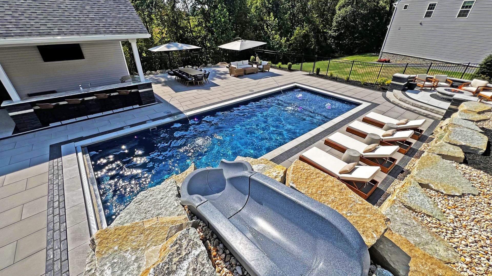 Outdoor Living Trends for Fall: How to Create the Ultimate Poolside