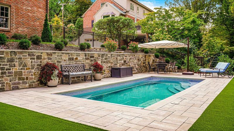 Fiberglass vs. Concrete Pools 