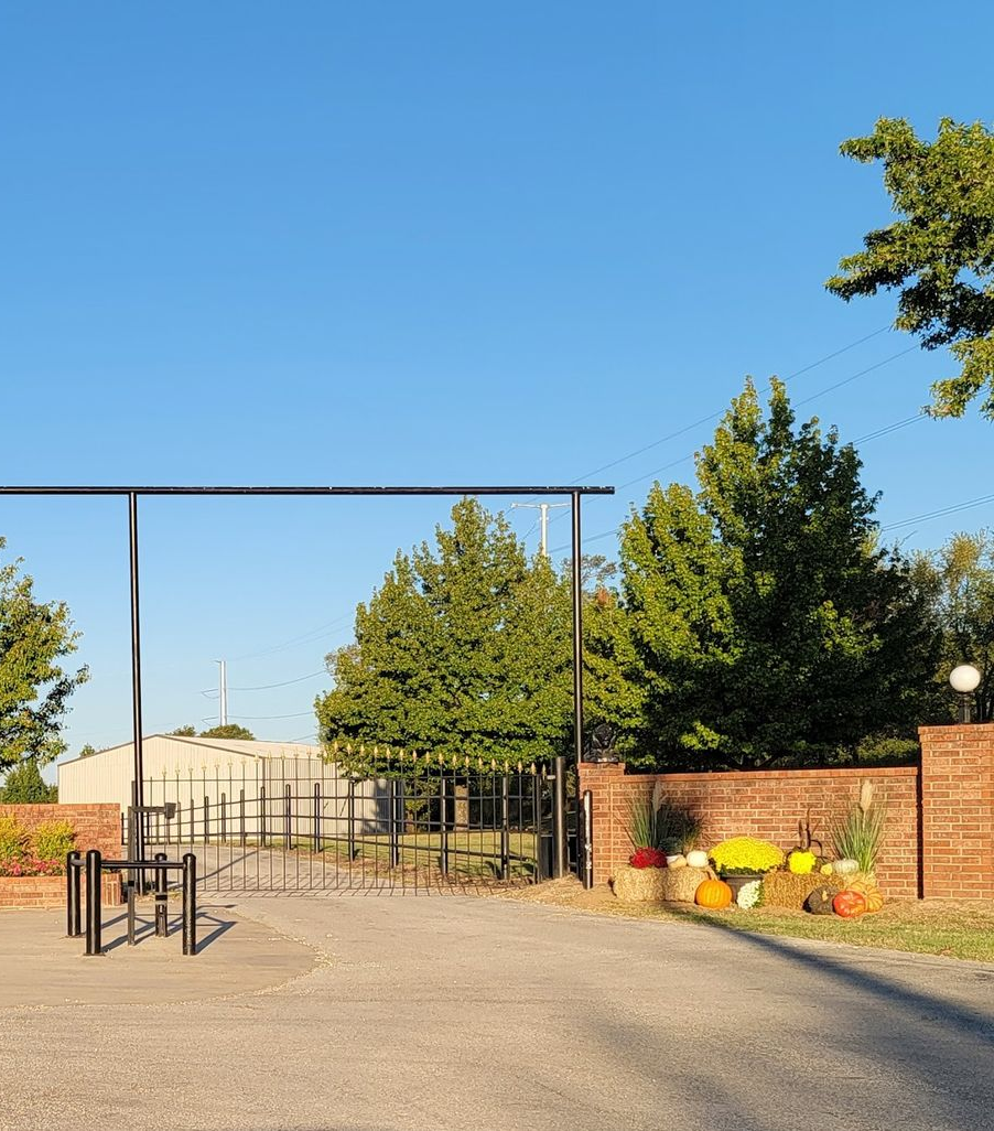 Sand Springs Storage Logo, 24/7 Gate Access, RV & Boat Storage, Contact number 918-297-8080.