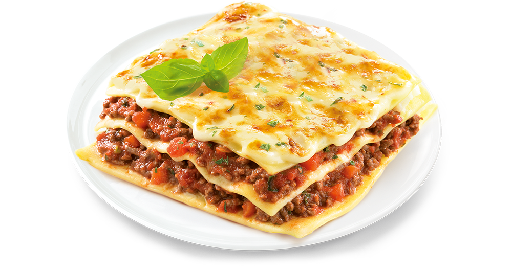 plat de lasagnes à la viande sur assiette blanche