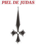 Emblema negro con forma de cruz y la inscripción “PIEL DE JUDAS” en texto rojo encima, sobre un fondo blanco.