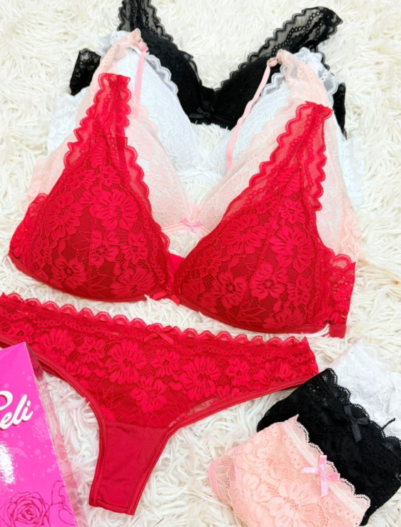 Conjunto de lencería de encaje en color rojo, con sujetadores y ropa interior adicionales en color negro, blanco y melocotón.