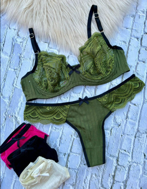 Conjunto de lencería verde oliva con ribete negro y pequeños lazos, más tres pares de ropa interior.