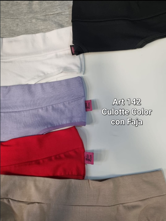 Culotte en color blanco, negro, azul, rojo y beige, con texto 
