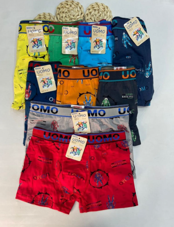 Calzoncillos bóxer surtidos en varios colores con logotipo y etiquetas 