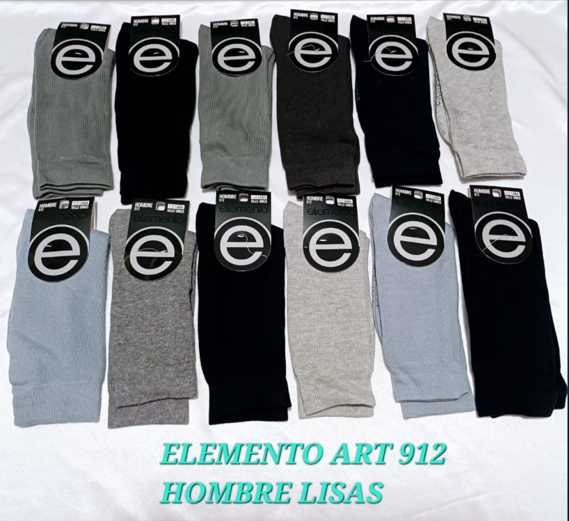 Surtido de calcetines Elemento para hombre en varios colores sólidos, cuidadosamente ordenados con etiquetas de producto.