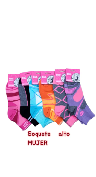 Un juego de seis calcetines deportivos coloridos para mujer.