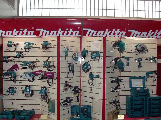 Elettroutensili per la smerigliatura, taglio e foratura