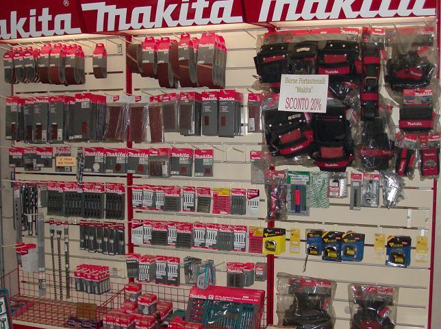 Sparagraffette ad aria compressa su scaffali