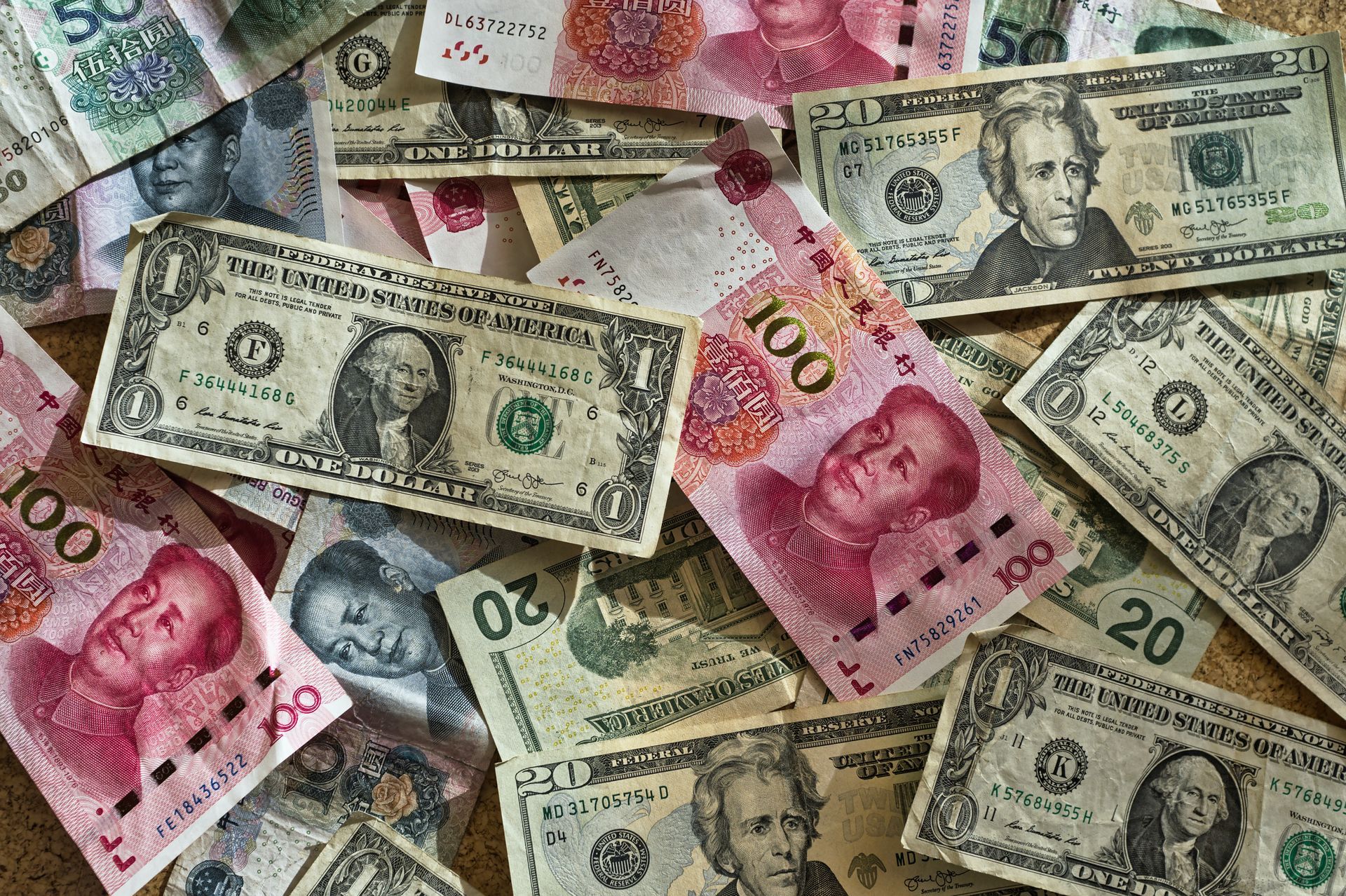Monedas de Estados Unidos y China