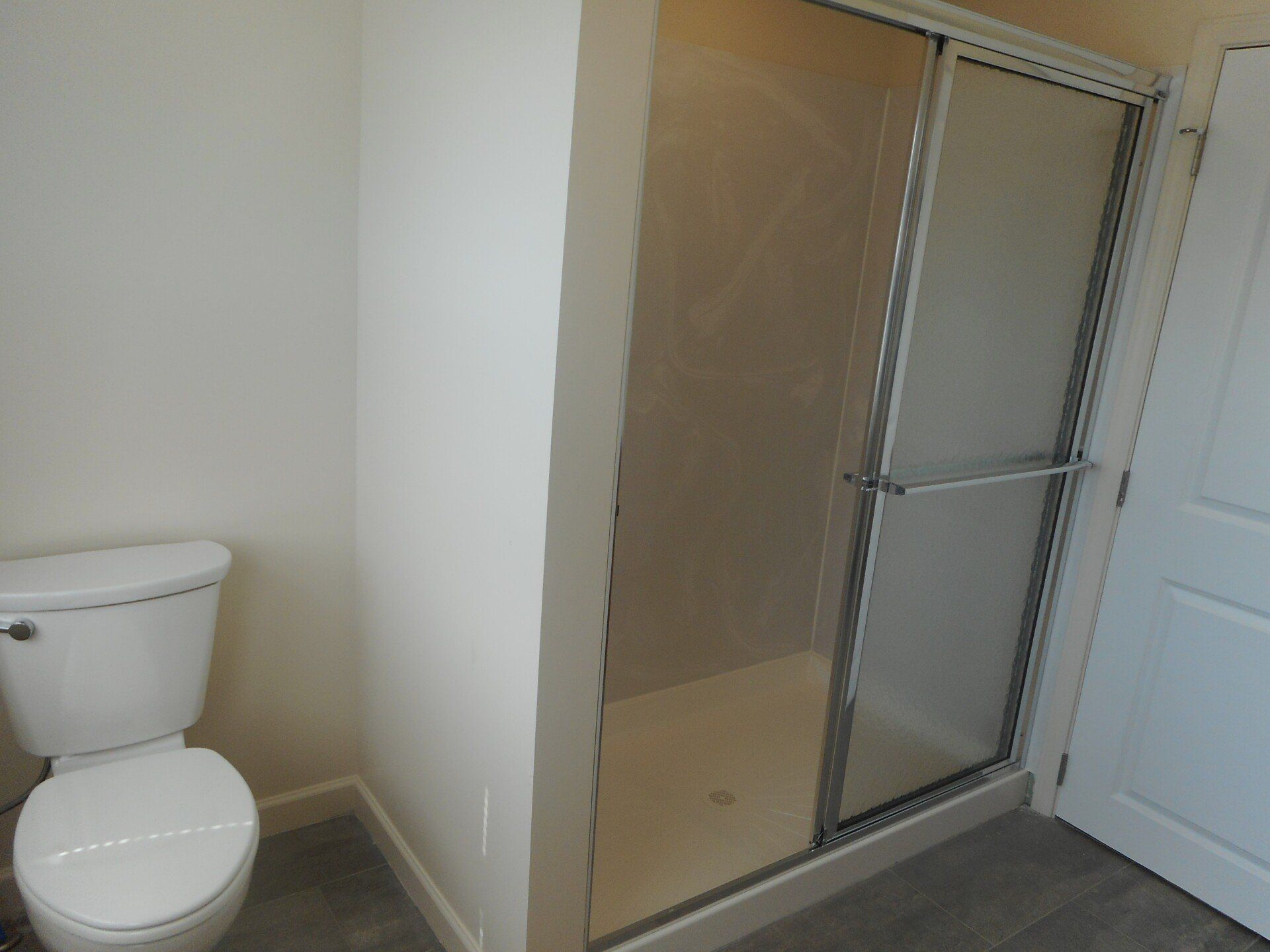 165 E. 13th Ave. Apt. B- Bathroom 01