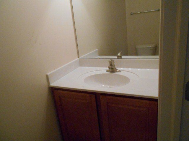 100 E. Norwich Apt. 3 - Bathroom 02