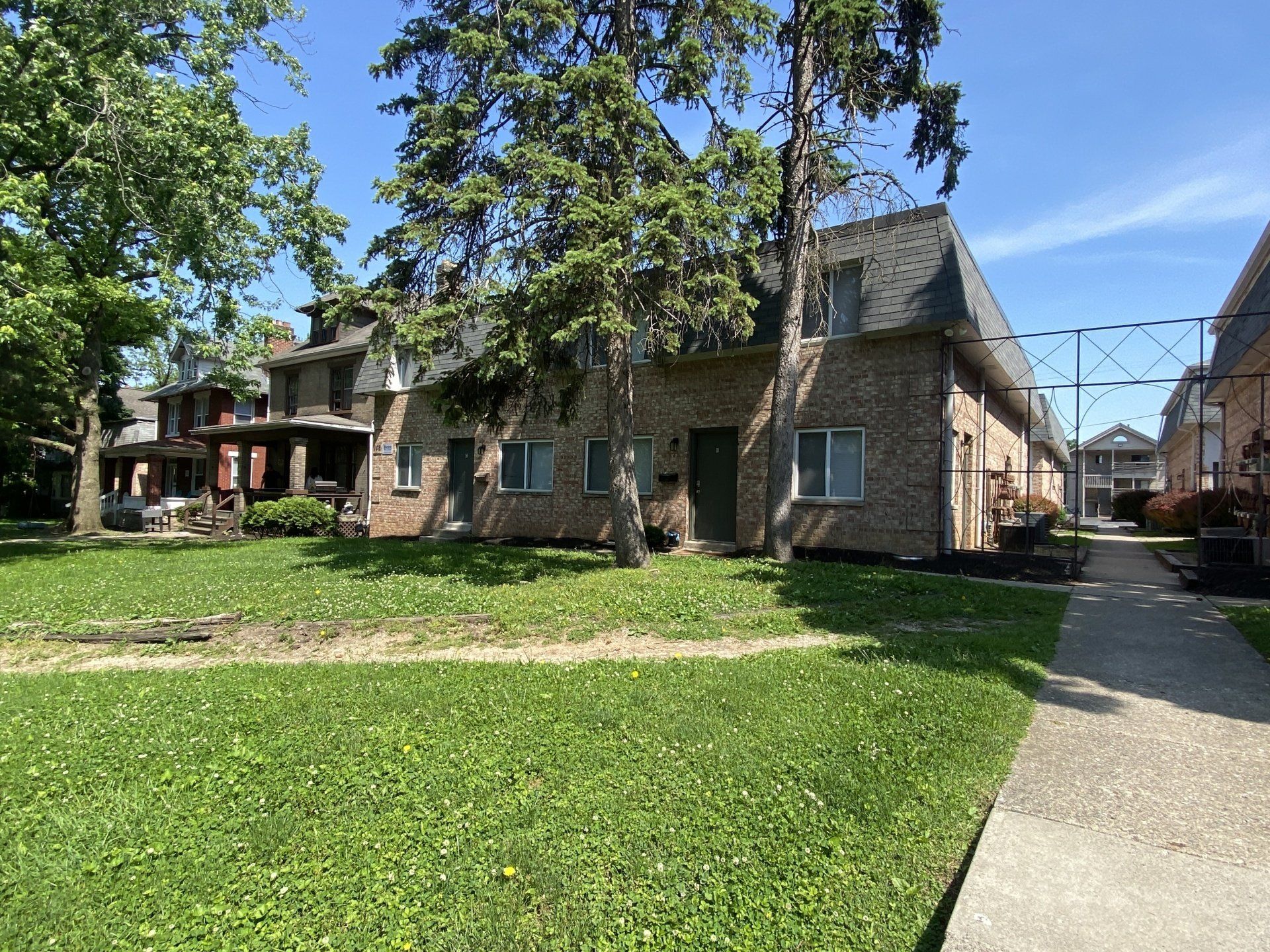 106 E Lane - Exterior 01