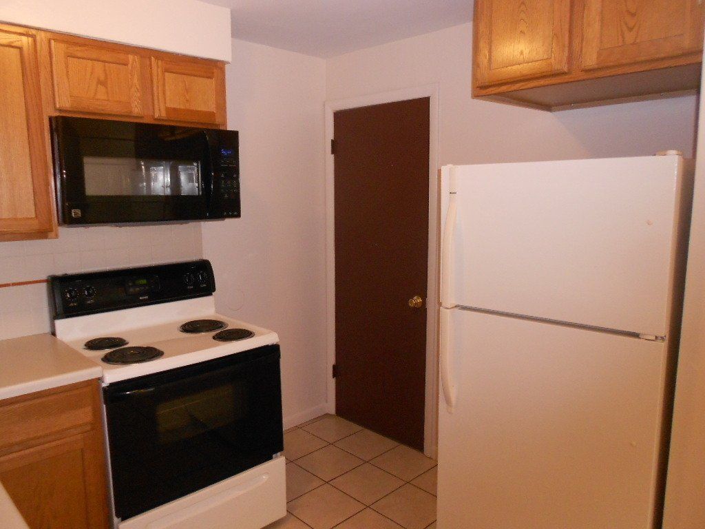 106-114 E Lane Ave  - Kitchen 08