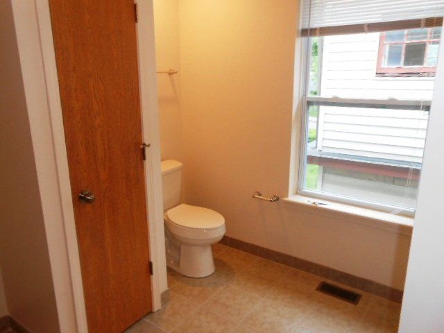 120 Frambes Ave large guest bath