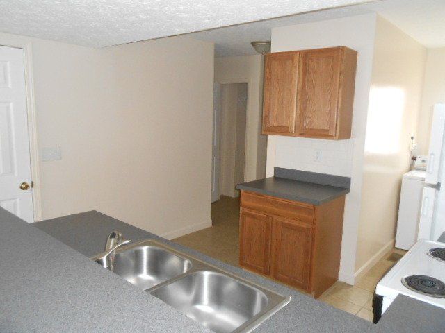 120 W. Maynard - Kitchen 05