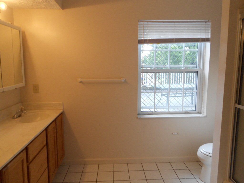 121 E. 15th Ave. Apt. D- Bathroom 02