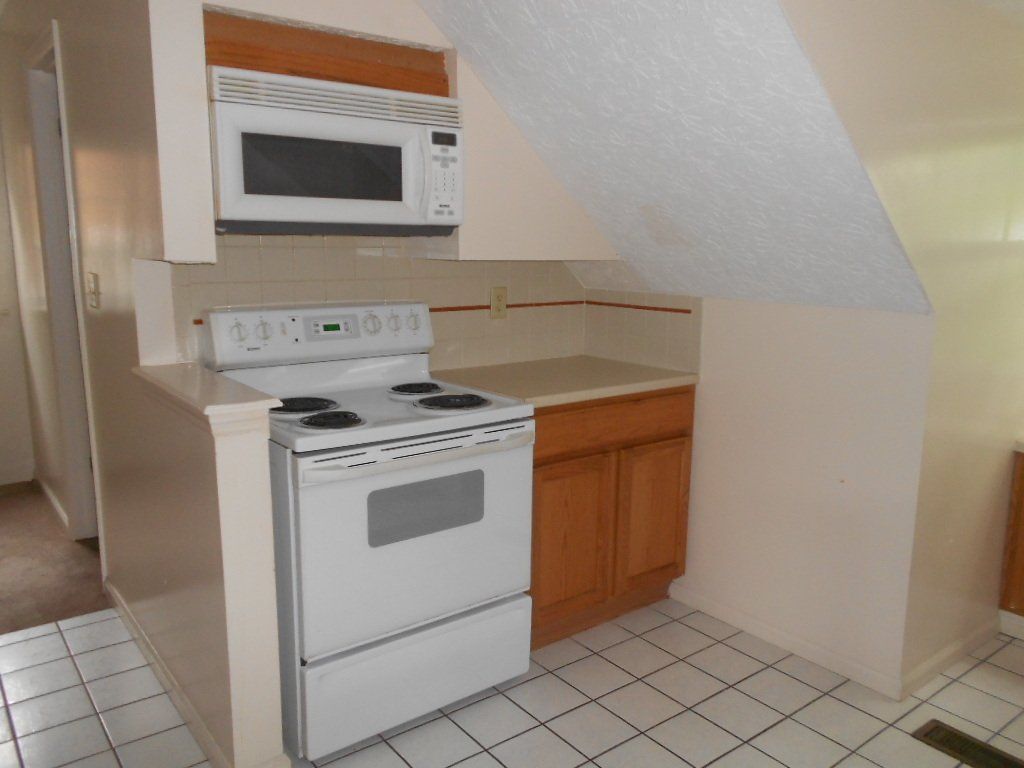 121 E. 15th Ave. Apt. D- Kitchen 02
