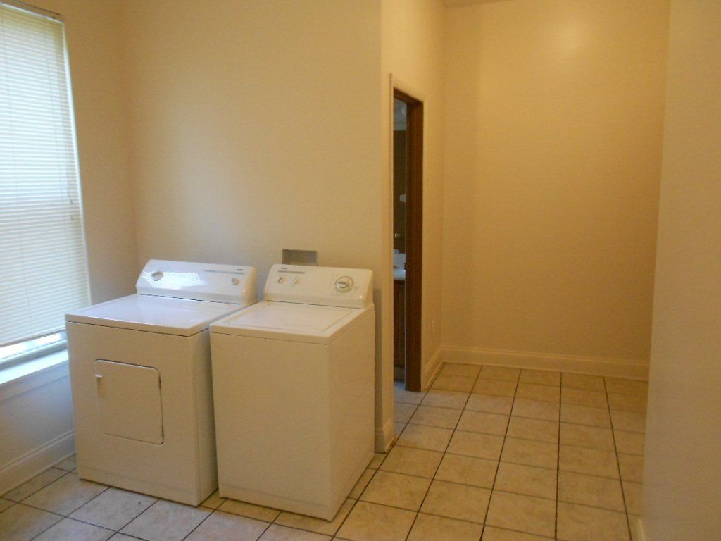 135-137 E. 12th Ave.- In Unit Laundry