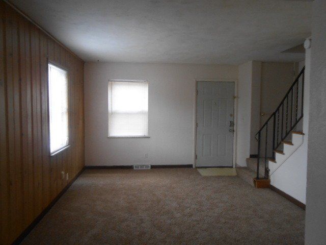 145 King  Ave - Living Room 02
