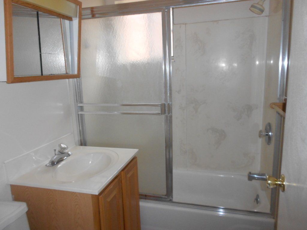 145 King  Ave - Bathroom 02