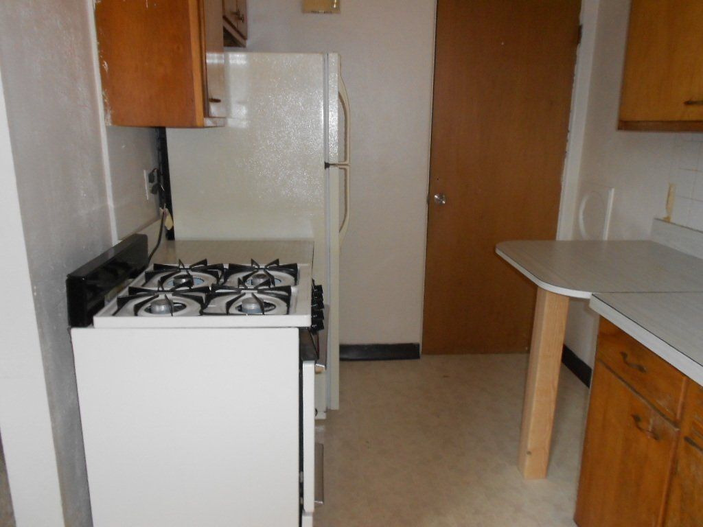 145 King  Ave  -Kitchen 06