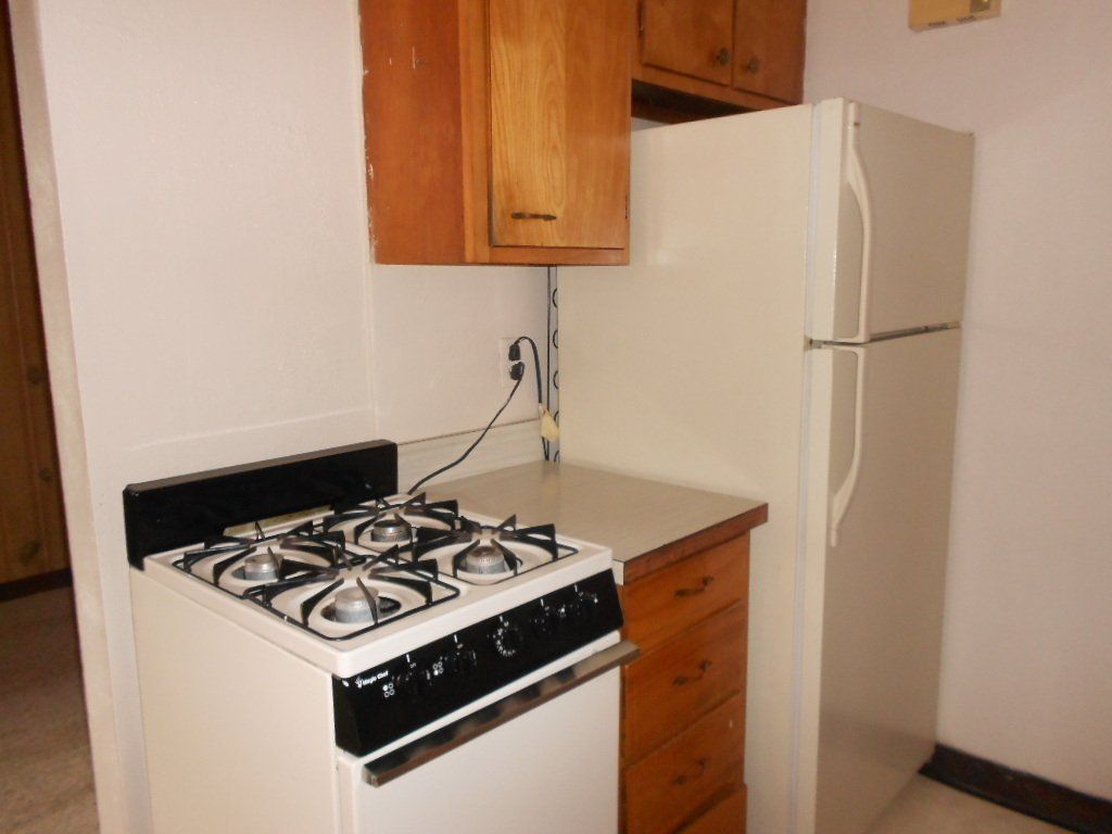 145 King  Ave -Kitchen 03