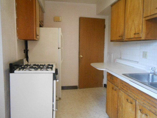 145 King  Ave -Kitchen 04