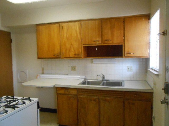 145 King  Ave  -Kitchen 05