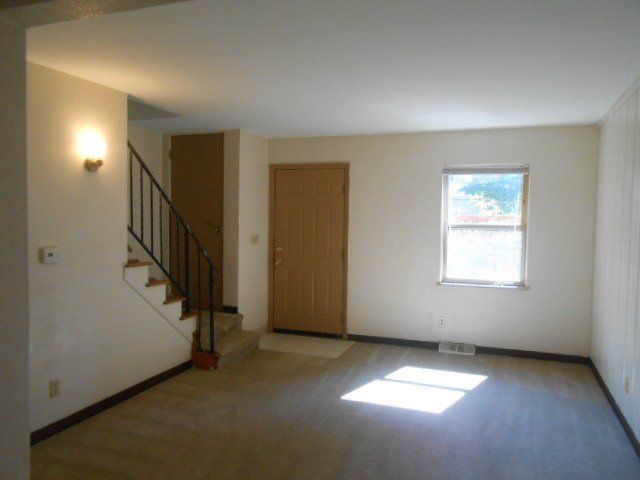 145 King  Ave  - Living Room 01