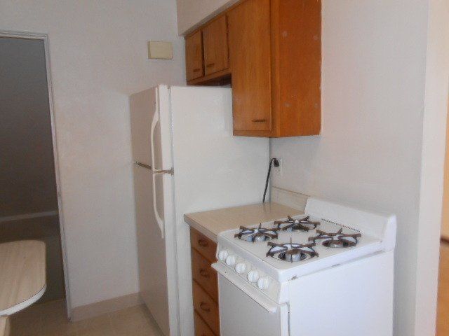 145 King  Ave -Kitchen 01