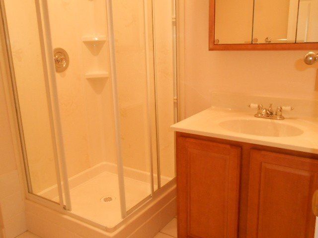 150-161 W. Maynard (Flats)- Bathroom 01