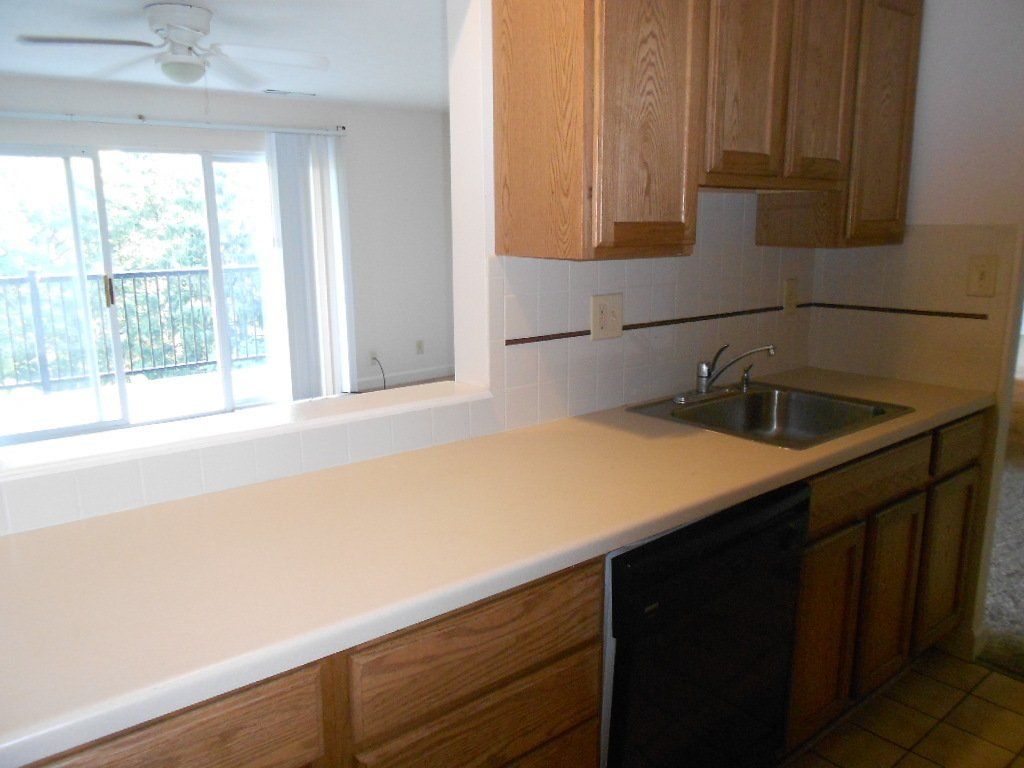 150-161 W. Maynard (Flats)- Kitchen 07