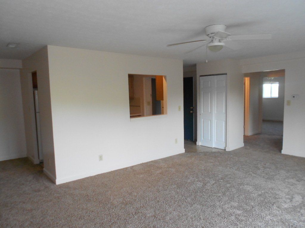 150-161 W. Maynard (Flats)- Living Room 04