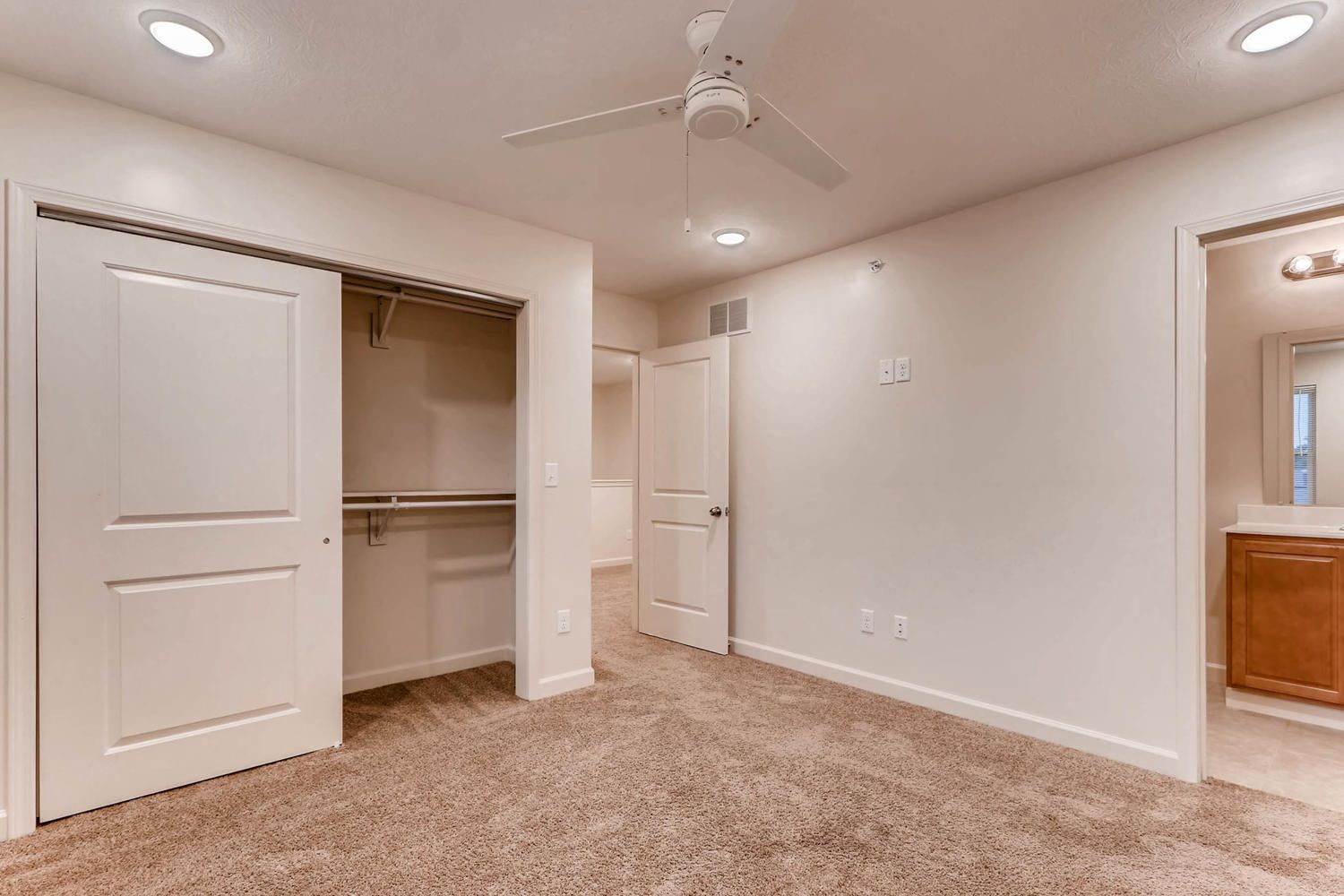 1523-1529 N. Wall St bedroom 1