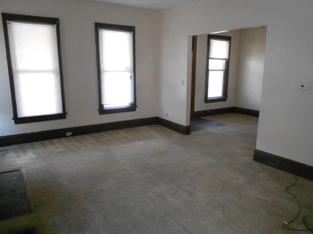 1543 Summit Street - Living Room 06