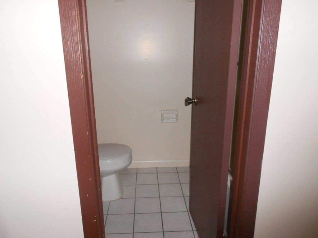1556 - 1562 Hunter Ave bathroom