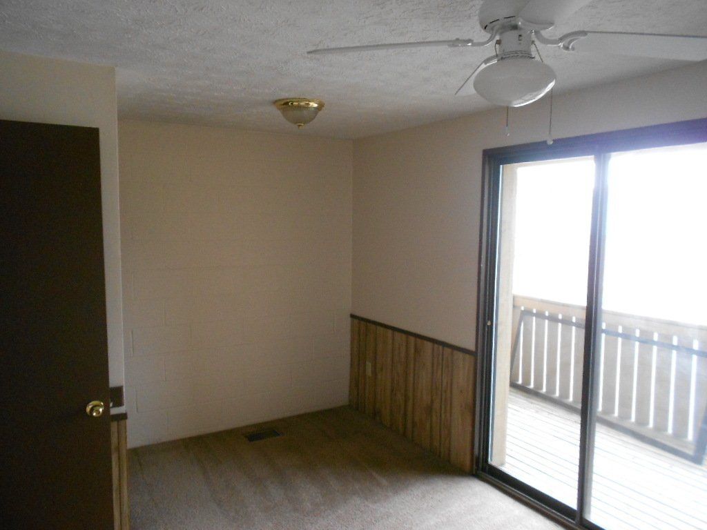 1556 - 1562 Hunter Ave living room 2