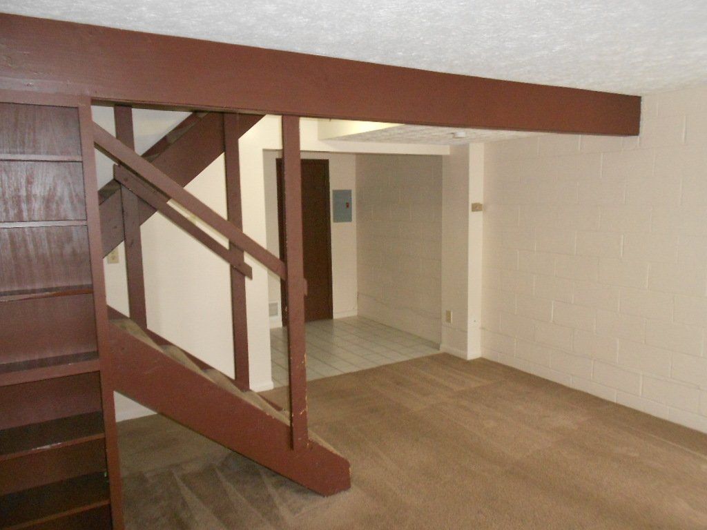 1556 - 1562 Hunter Ave staircase 2
