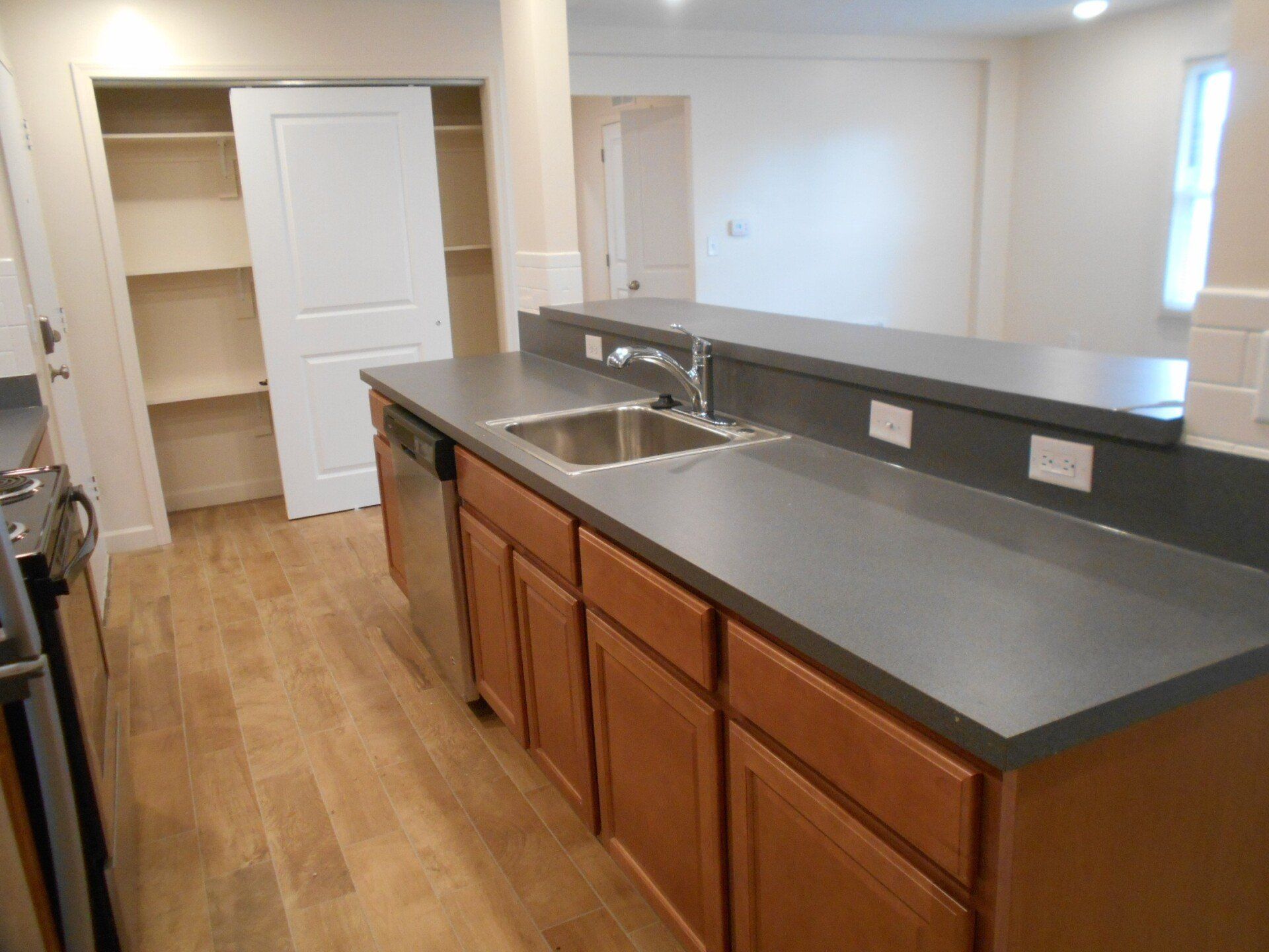 150-161 W. Maynard (Flats)- Kitchen 02