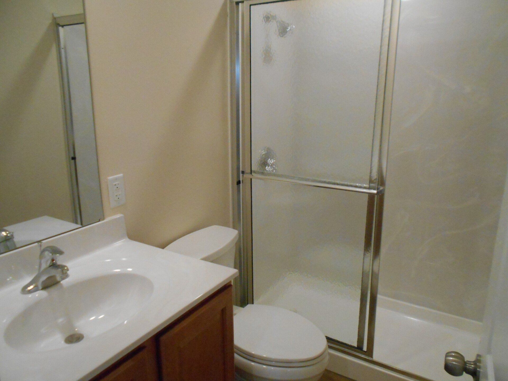 150-161 W. Maynard (Flats)- Bathroom 02